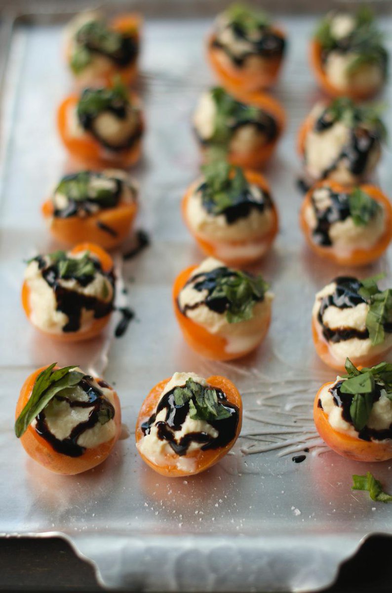 SandyCoughlinRE's tweet image. Apricot Ricotta Honey Basil Bites + 20 minute dinner party cleaning buff.ly/1KhPgX0  #ad #CleanFeelsGood
