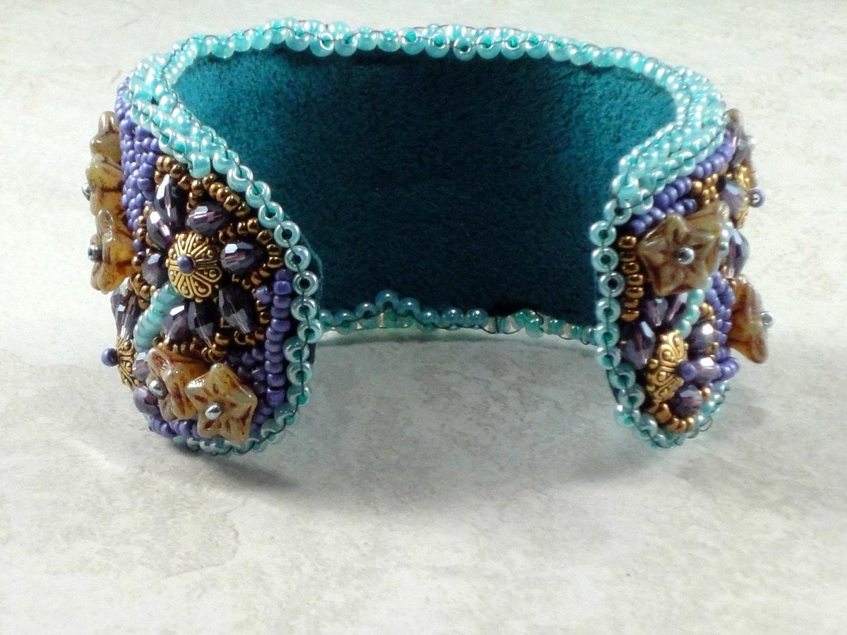 DesignedbyVal's tweet image. Purple and Mint Green Beaded Cuff Bracelet, Czech Glass and Seed Bead… etsy.com/listing/220179… #jewelryonetsy #Srajd