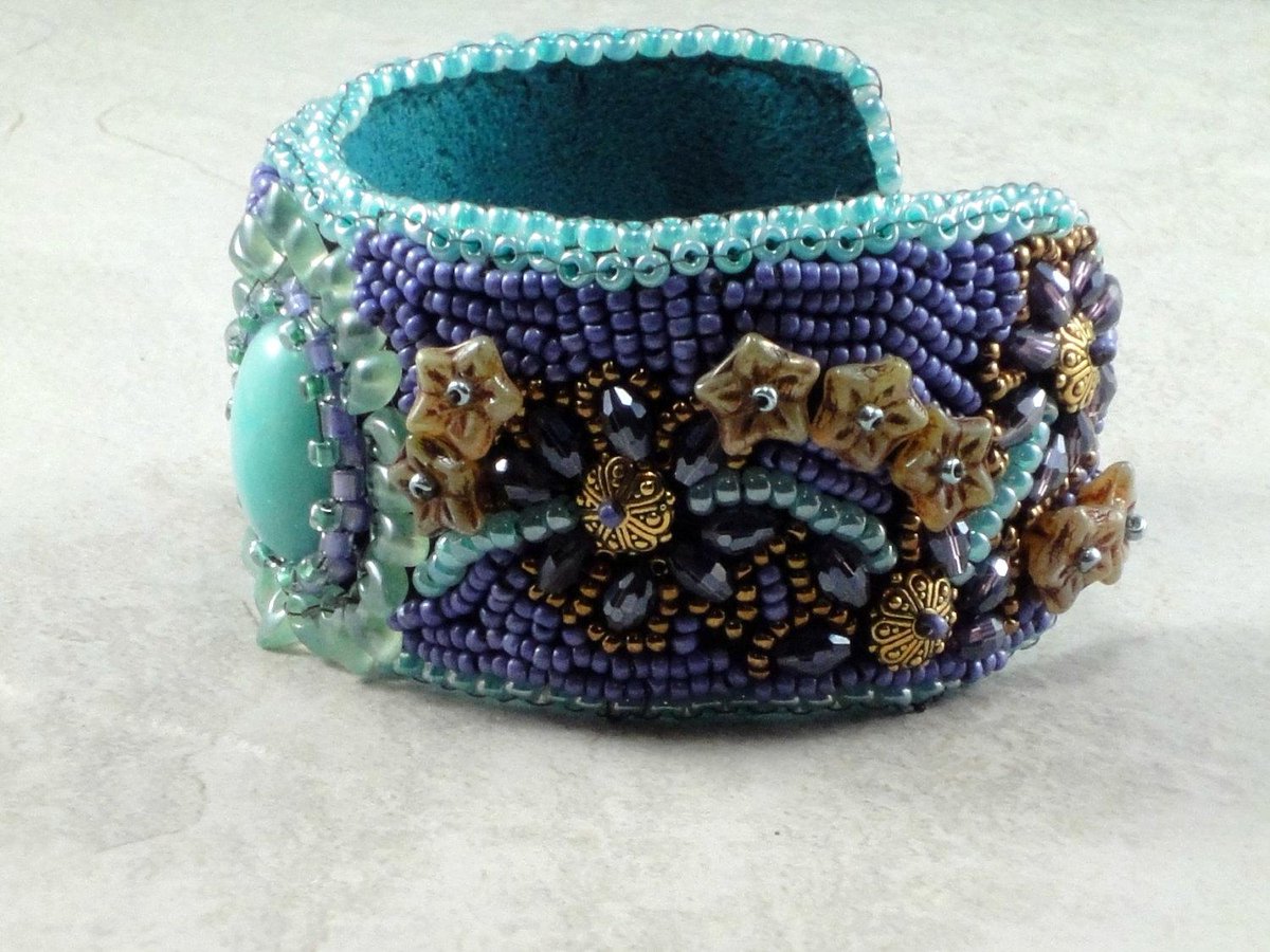 DesignedbyVal's tweet image. Purple and Mint Green Beaded Cuff Bracelet, Czech Glass and Seed Bead… etsy.com/listing/220179… #jewelryonetsy #Srajd