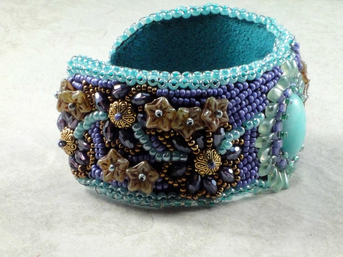DesignedbyVal's tweet image. Purple and Mint Green Beaded Cuff Bracelet, Czech Glass and Seed Bead… etsy.com/listing/220179… #jewelryonetsy #Srajd