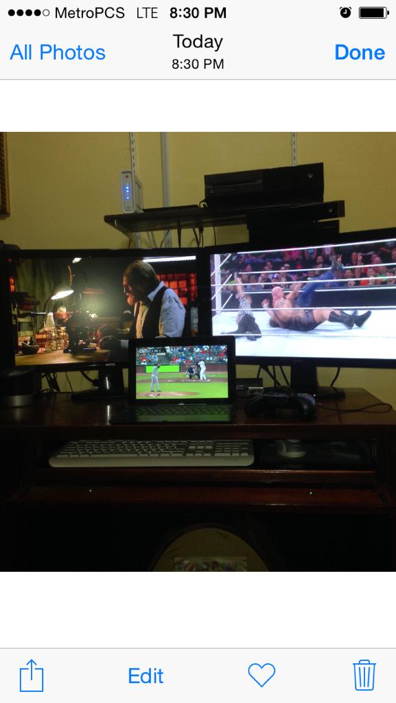 iamGotham_'s tweet image. multi-tasking #KODI #XboxOne #pctablet