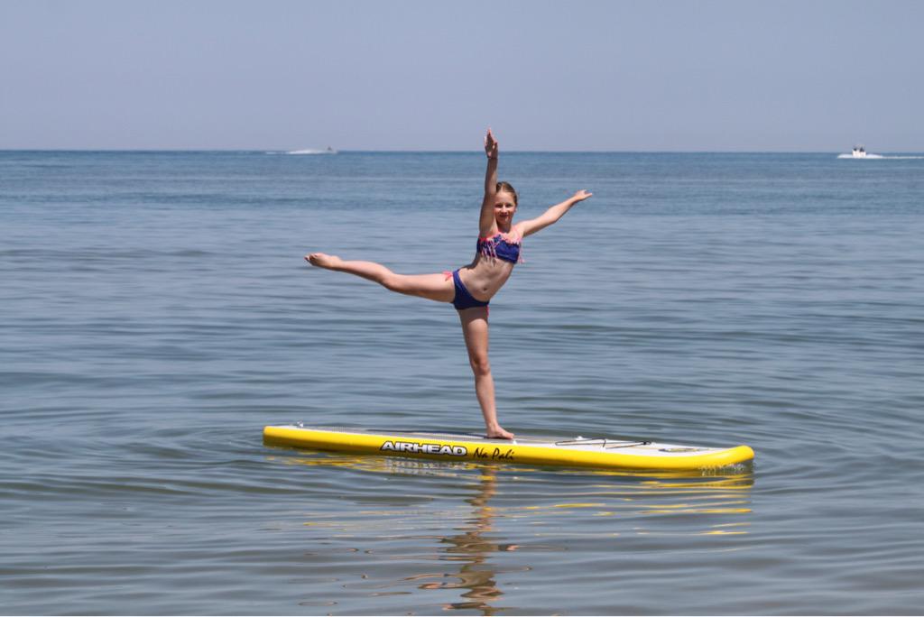 kbenhong's tweet photo. Emma Gaudet training for dance season @DanceXdeDanse in Grand Bend beach #summervacation http://t.co/VdLGdodNQF