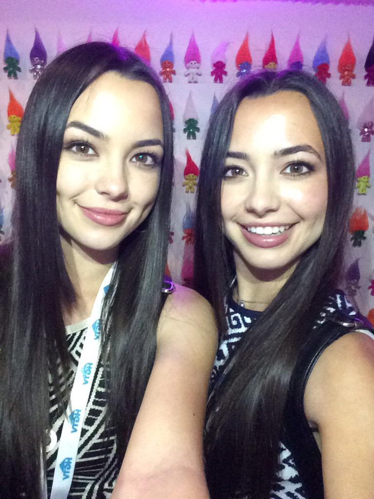 Veronica on Twitter: "Thanks for 400k subscribers on our channel!😋 we really appreciate all your Love you guys! 💜 @MerrellTwins http://t.co/tVjXJJNrZ3" Twitter