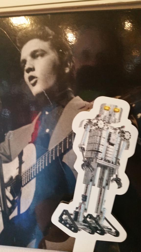 FaithTann's tweet image. Fo I sound like the king? #RoamingMrRobot /TetrixbyPitsco