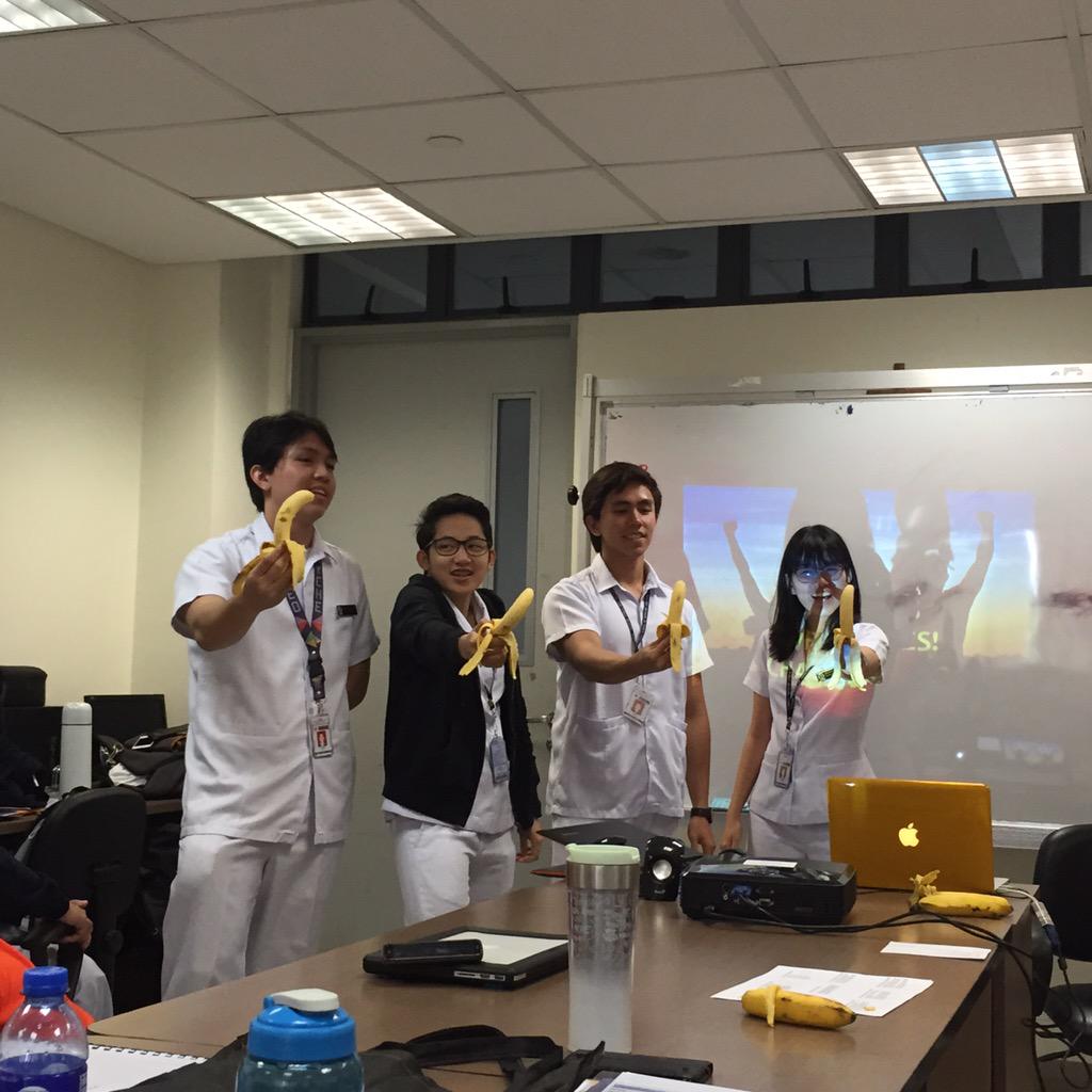 ivyuy's tweet photo. Hahahaha mga ginagawa sa class na to. #HR #orgwellness (i wore shoes for you haha @falafelshark) http://t.co/2oaZqrOE1k