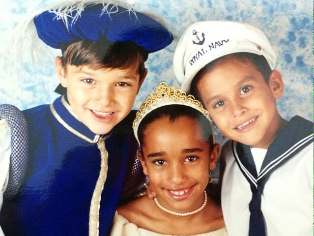 mechupaemici's tweet photo. Eu amo essa foto 
Deem rt, lembra que um rt é um voto gente @mcgui_oficial #MPN #MCGUI http://t.co/Nr7dir8Zzt