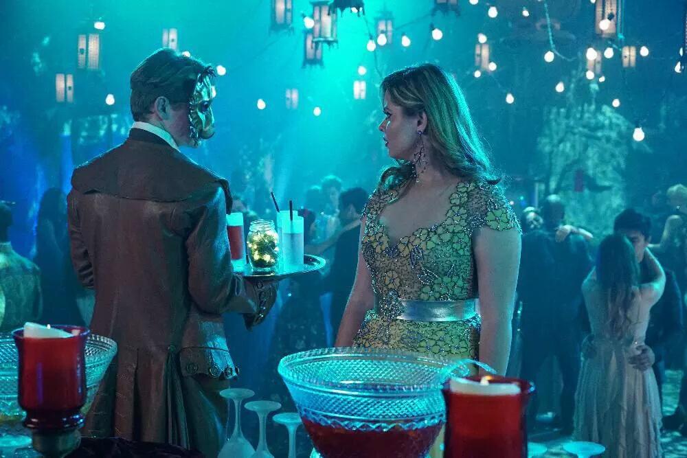 MUARBanuelos's tweet image. Why I hate 85% of #pllfans  do you fools truly believe dey would just give the secret away #PLLTheory