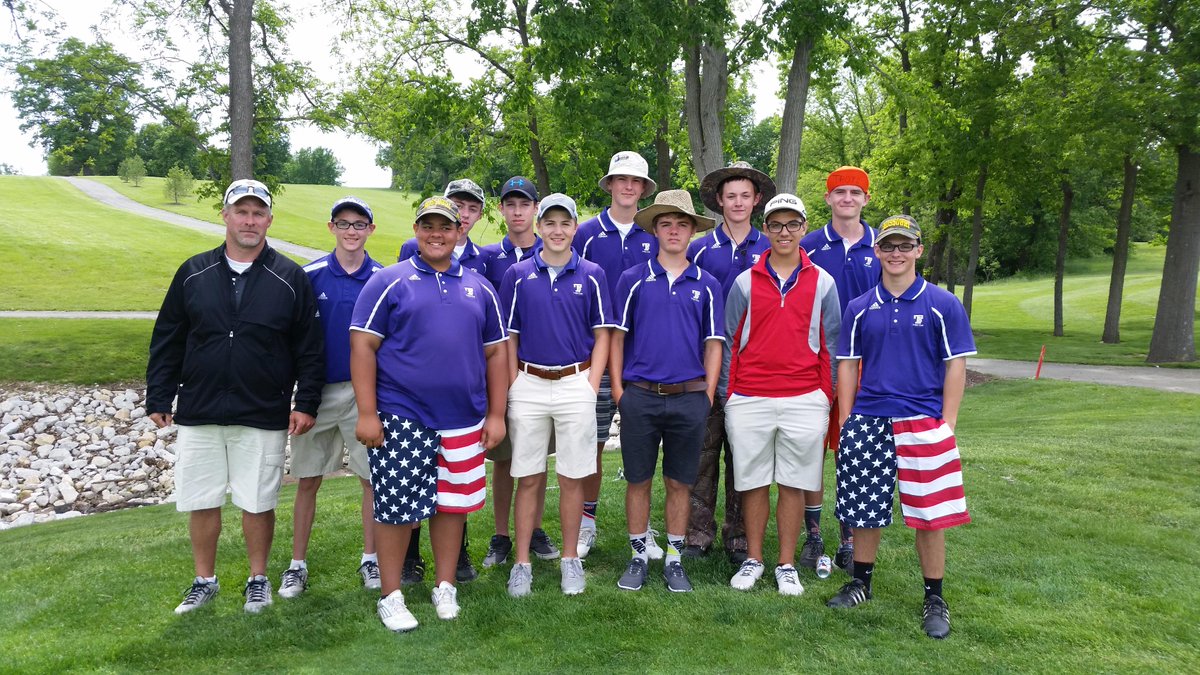 TBHSBoysGolf's tweet image. Another Flashback: Troy Scramble 2015. The two best dressed teams: St. Charles &amp;amp; Troy #FunTradition @pirategolfcoach