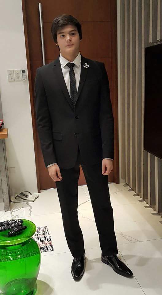 sharkbuddiesdvo's tweet photo. "@Mark_Angels05: @MarkNeumann05 
Last Night at #YESat15 
😊😍 Ang Gwapo naman 😍😊 http://t.co/Qf0WoMMfrg"