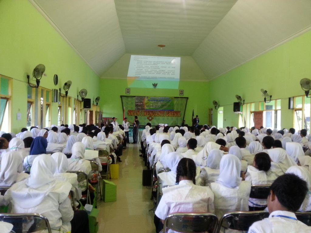 Hari pertama siswa MOPDB mengikuti materi dengan tema Bhinneka tunggal ika