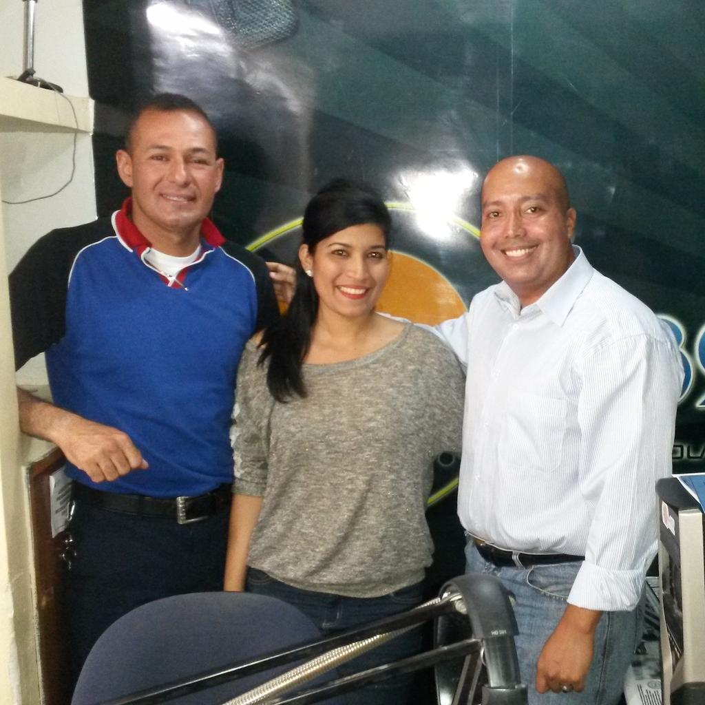 ronny_jesus's tweet photo. Aprovecho el momento para agradecer al equipo de @Sinergiaesradio por su invitación éxitos y pronto nos veremos.. http://t.co/CrI5pULFM1