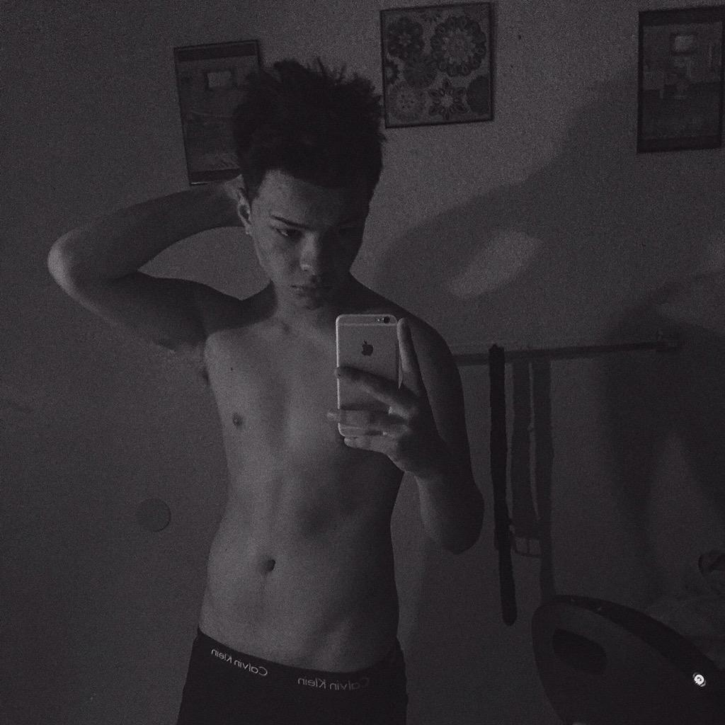 juanpalaciosx's tweet photo. Retweet if I can follow you 😋😉 http://t.co/diPRC0jARp