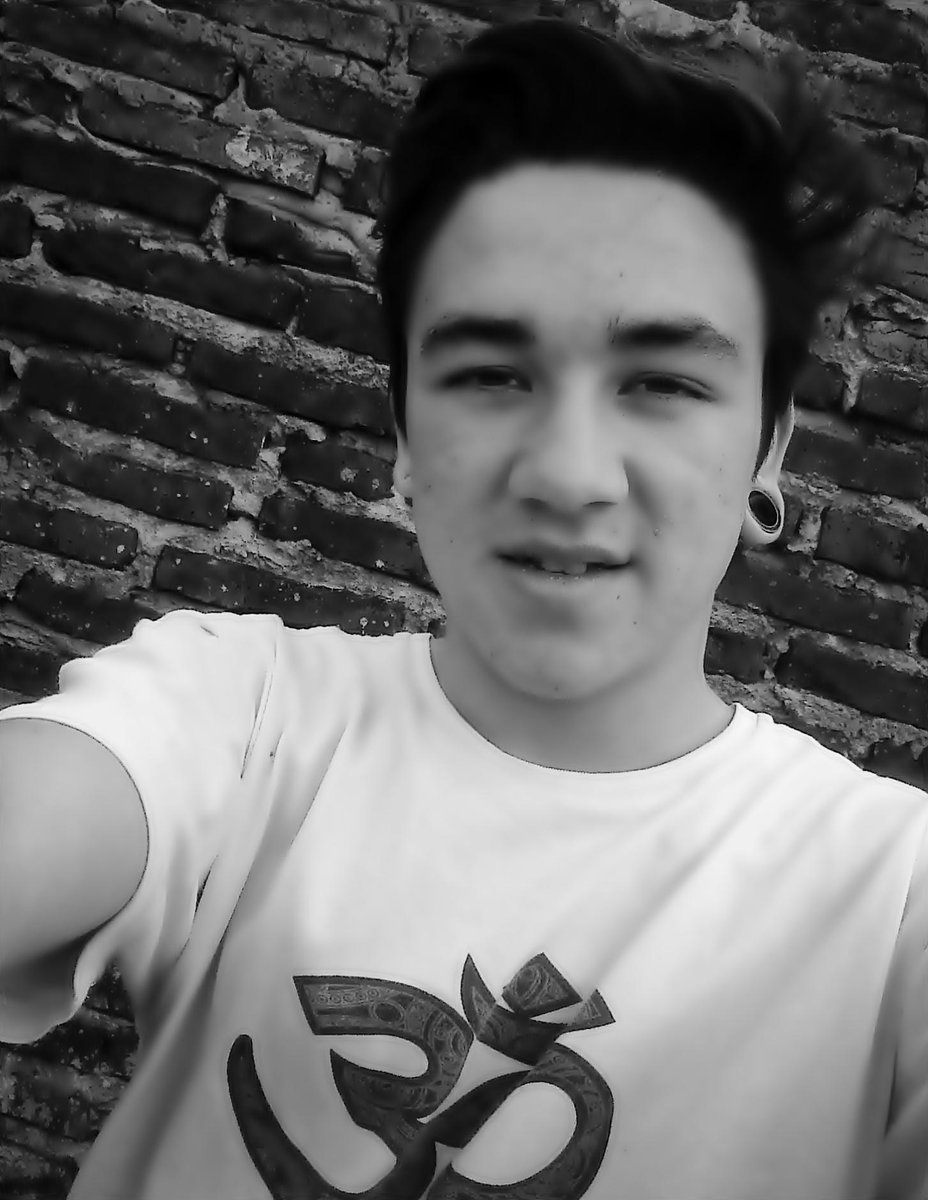 Luccas_Gabbi's tweet image. 'Aquello que no me mata sólo puede hacerme más fuerte'