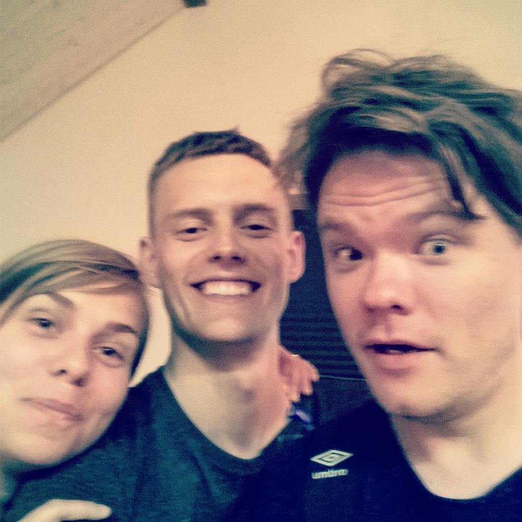 miksdzenis's tweet photo. Paldies @TomsGrevins par iespēju palūkoties LV 10 ietekmējošos mūzikas albumos. Rītā visi tika modināti! #2x2lv http://t.co/eXxa492GsW