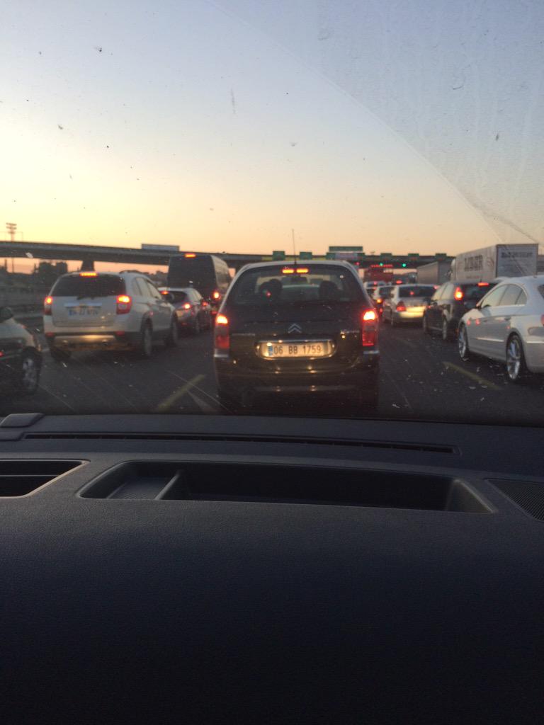 Bu istanbul trafigi bi harika dostum, adapazarindayim hala gidim gidim ilerliyorum @ACilekcii