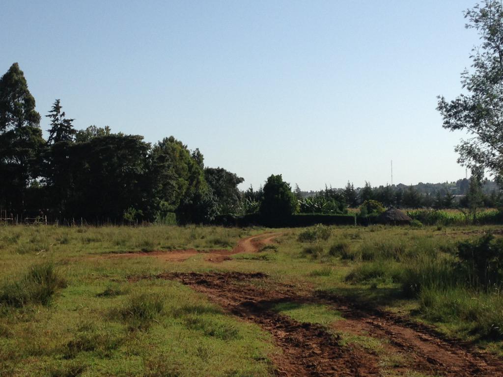 KateMCollins's tweet photo. #ICT4Ag ? "Our farmers are still analog." In Western Kenya with @AGRAAlliance http://t.co/TNisMwMutU