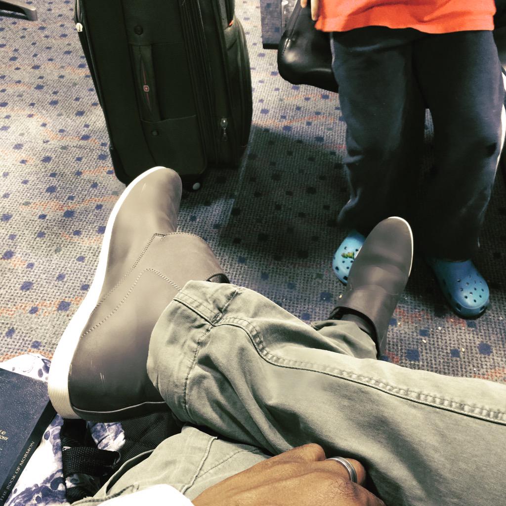 alexboyereal's tweet photo. NY/JFK - London bound! Be there in 13hrs! The adventure begins! #Boyetribe http://t.co/Qg6lt46k0B