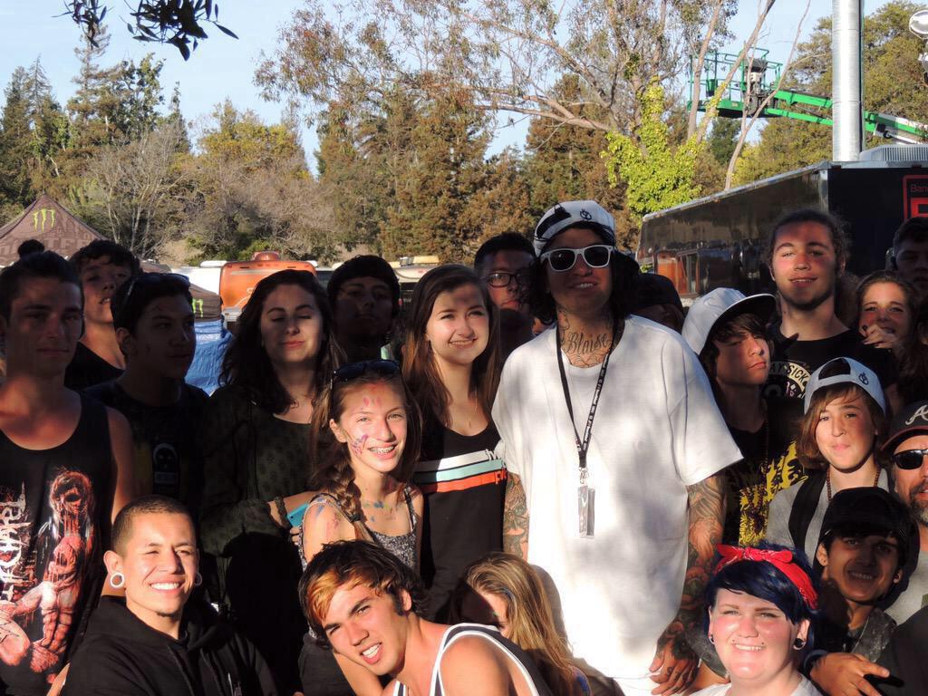 FRONZILLAS's tweet photo. Fronz warped tour class 6/20/15 I'm the one in the red bandana on the bottom right http://t.co/ZUT7Ut8xaP