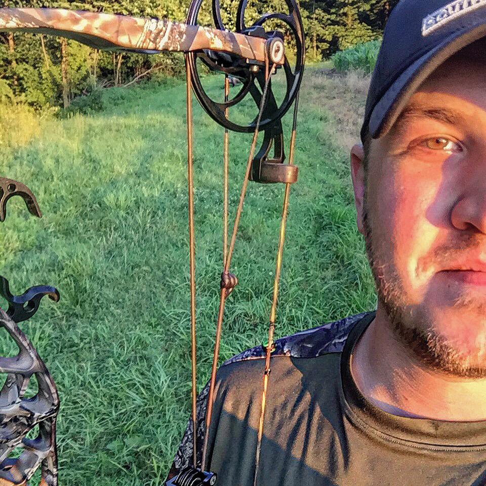 ElliottOutdoors's tweet photo. Got some #GroupTherapy in tonight on the 3D course with the fellas #Easton #UAHunt #TacticalEdge #WeaponArmor http://t.co/sPCW4QDBV6