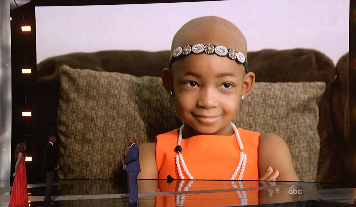 espn's tweet photo. "Sorry I couldn't be there everybody but thank you for supporting me while I beat up cancer." #LeahStrong | #ESPYS http://t.co/zWE3xtxBkX