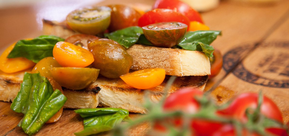JMOFAustralia's tweet photo. Eating well isn't about restriction, it's about making the most of fresh ingredients @DiabetesAust #Diabetes #280aday http://t.co/57y2l5roZZ
