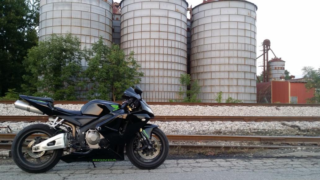 BikeRackBrantly's tweet photo. #CBR600RR #TeamHonda #Curves&amp;Angles  😄😊😍 http://t.co/ajUehmLAHY