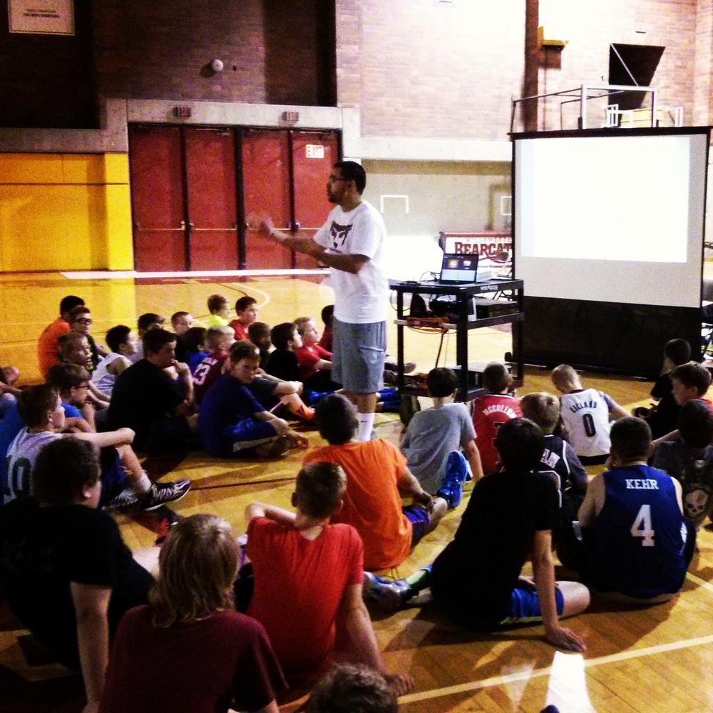 WillametteMBB's tweet photo. #TeamsofMEN presentation at #ProHoop tonight.
Lessons on and off the court! http://t.co/Jlr7l9XM1b
