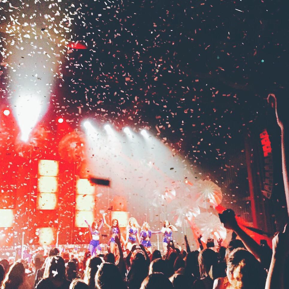 FifthHarmony's tweet photo. WHAT A WAY TO KICK OFF TOUR #SUMMERREFLECTIONLOUISVILLE!! YES. JUST.... YES. http://t.co/D3Tow4Rhwo