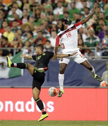 Yohance Marshall scores Trinidad's 4th goal to tie the game against Mexico #goldcup #marshall #trinidad #SMG