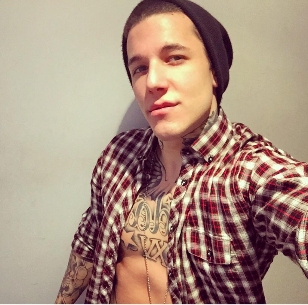alexcaniggia's tweet photo. Buenas noches a todas mis Fans Las Amo Amores míos ❤️❤️❤️ #Alexandristas ❤️❤️❤️ http://t.co/KQJrrdDZk7