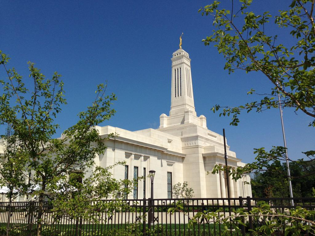 upliftingfamily's tweet photo. I love to see the temple. #indytemple #indymormon tour this beautiful building! http://t.co/JvzM0yENYQ