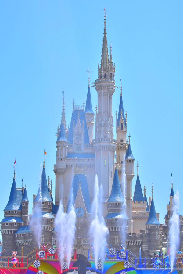 Disney_su_ski's tweet photo. “夏ディズニー”���暑さを吹き飛ばそう！🎈🌈🌊 

晴れた日に行けたら最高だね💕 

夏ディズニー行きたい人RT✨ http://t.co/5WJXNFFWBx