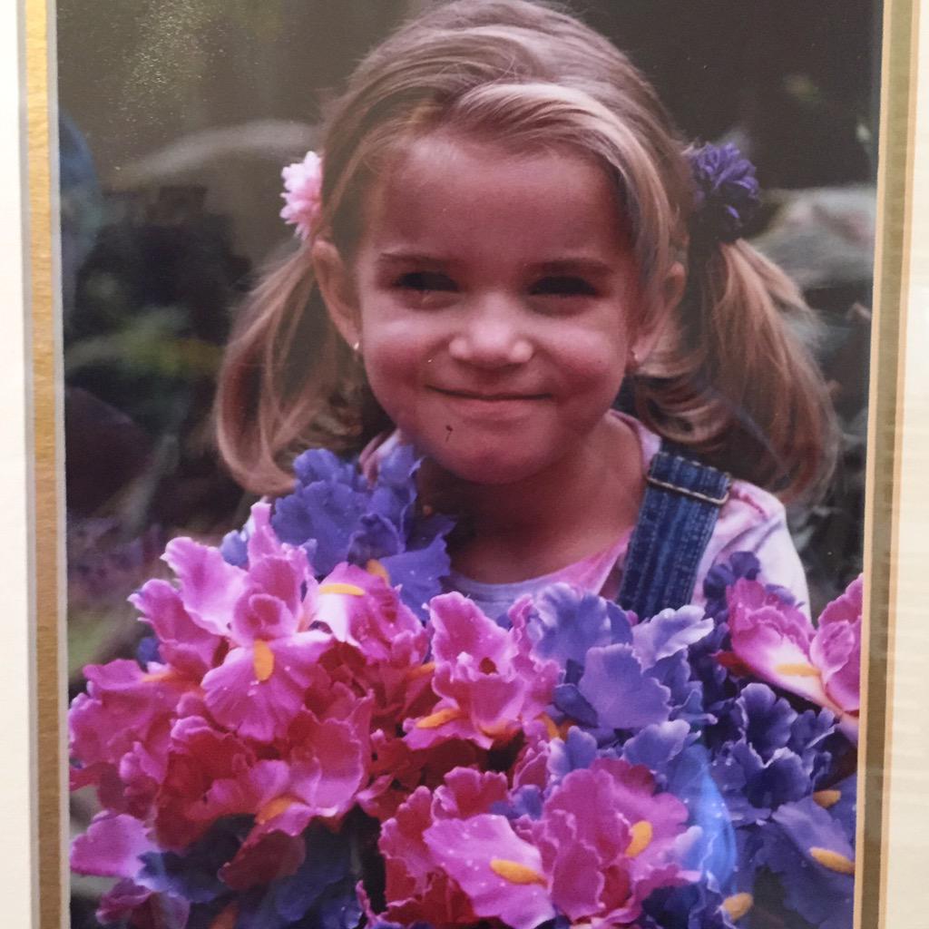 MacyMartinMusic's tweet photo. Forever a flower child. 🌸✌🏼️ #TBT #BabyMacy #NoFilterNeeded #90sFilter #HippieAtHeart http://t.co/ArR6qyHAep