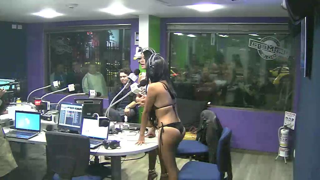 delphosOracle's tweet photo. Ah pero que bonitas quedaron las niñas en la webcam #HUESITOSYMODELOS grande @JuanpaLaguna y @dani3palaciosdj http://t.co/nkk2Cpl6hZ