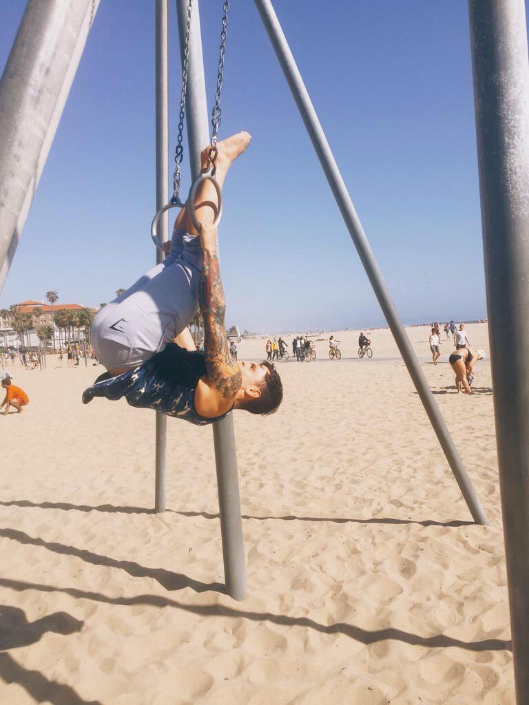 Daniel. (@roadiefalse) on Twitter photo 