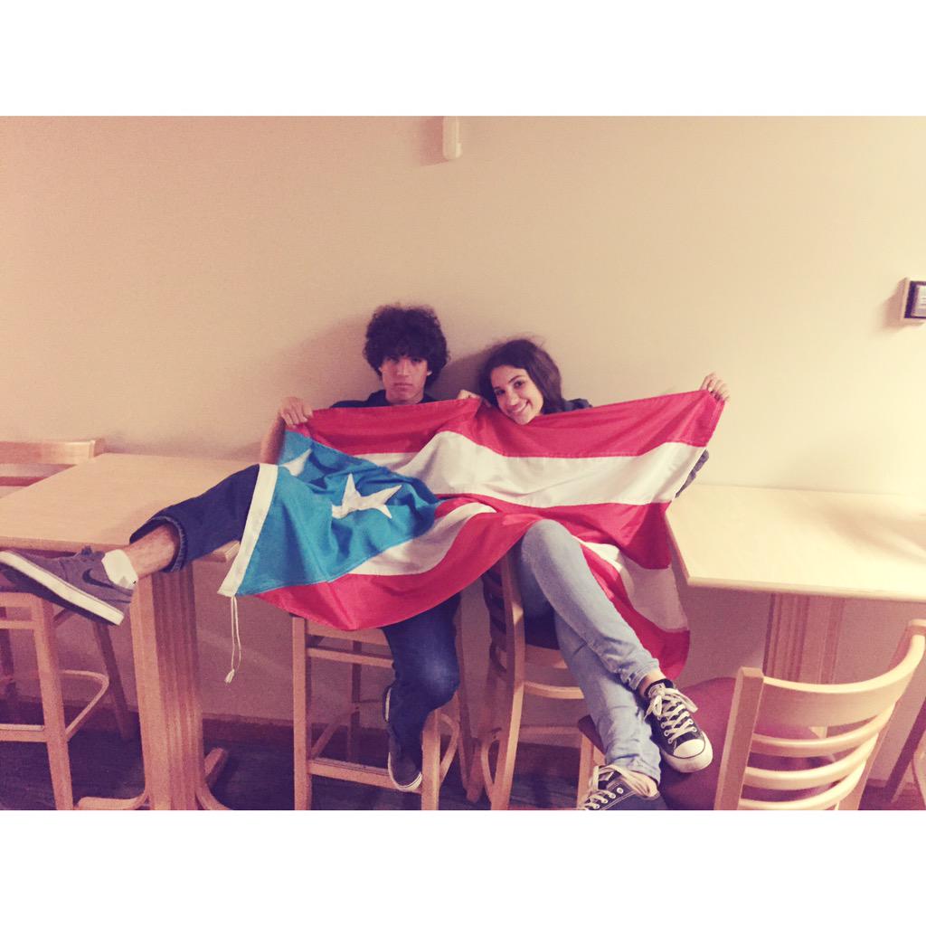 Camilasofia_16's tweet photo. Ya se van los de 2 semanas de el camp. la familia latina. see you soon! los quieroo #OrgulloBoricua #summerstudyPSU http://t.co/wxePVWA7IX