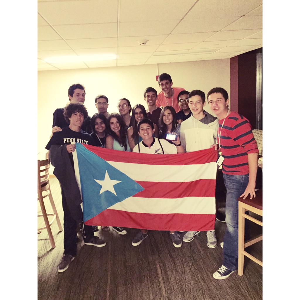 Camilasofia_16's tweet photo. Ya se van los de 2 semanas de el camp. la familia latina. see you soon! los quieroo #OrgulloBoricua #summerstudyPSU http://t.co/wxePVWA7IX