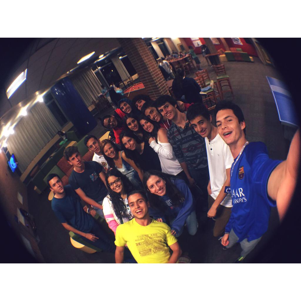 Camilasofia_16's tweet photo. Ya se van los de 2 semanas de el camp. la familia latina. see you soon! los quieroo #OrgulloBoricua #summerstudyPSU http://t.co/wxePVWA7IX