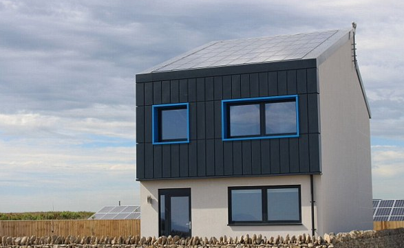 EcoRated's tweet photo. The house that doubles as a POWER STATION: 3-bedroom has #SolarPanels and a #HeatPump
http://t.co/WarN9yV1Va http://t.co/NoCFHdJTAw