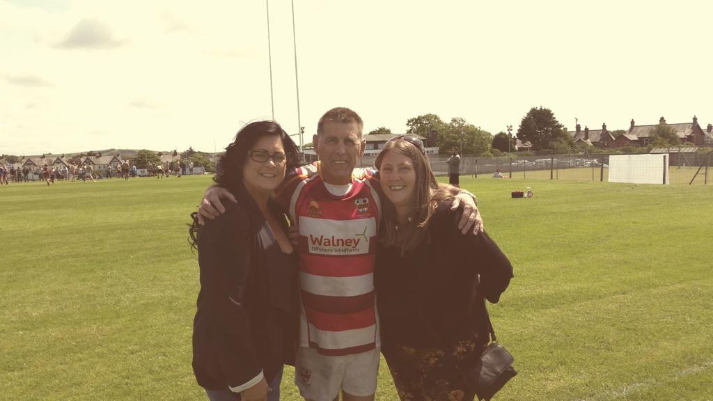 Simmy281's tweet image. Me dad and sister x