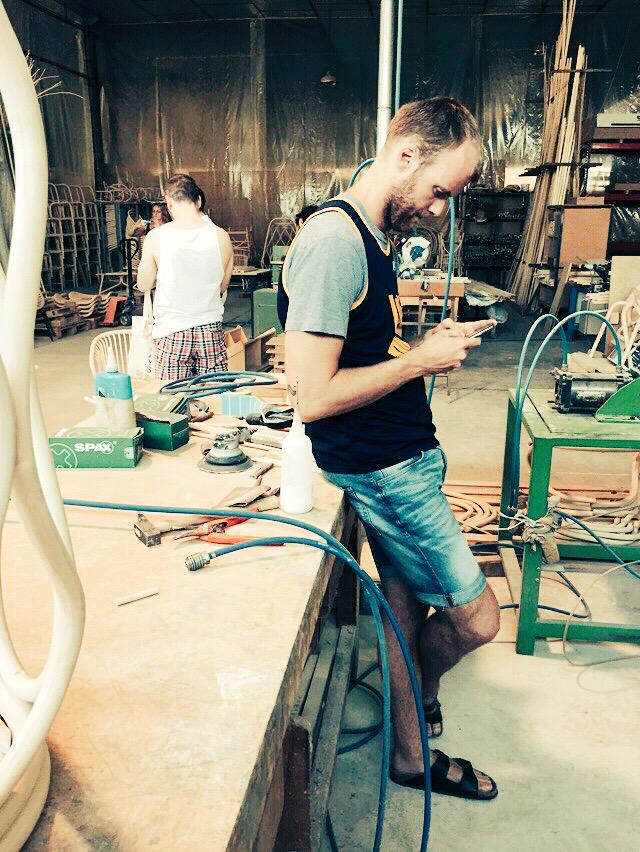 Red_Diseno_FMRE's tweet photo. Meeting with @Expormim artisans in Valencia! #SunnyDesign 😎 #bloggerstour #sunnydesigndays #Redmembers #rattan http://t.co/Cl3dwq6CaL