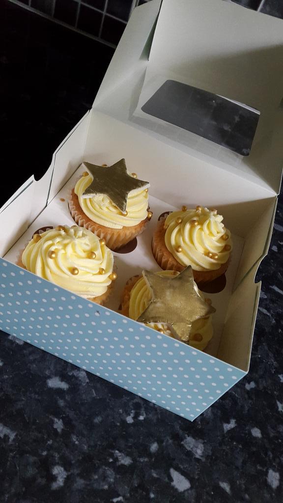 fitsideup's tweet image. #teacher #leaving #endofyear #schoolsout #thankyou #cupcakes #goldstar #cake #telford