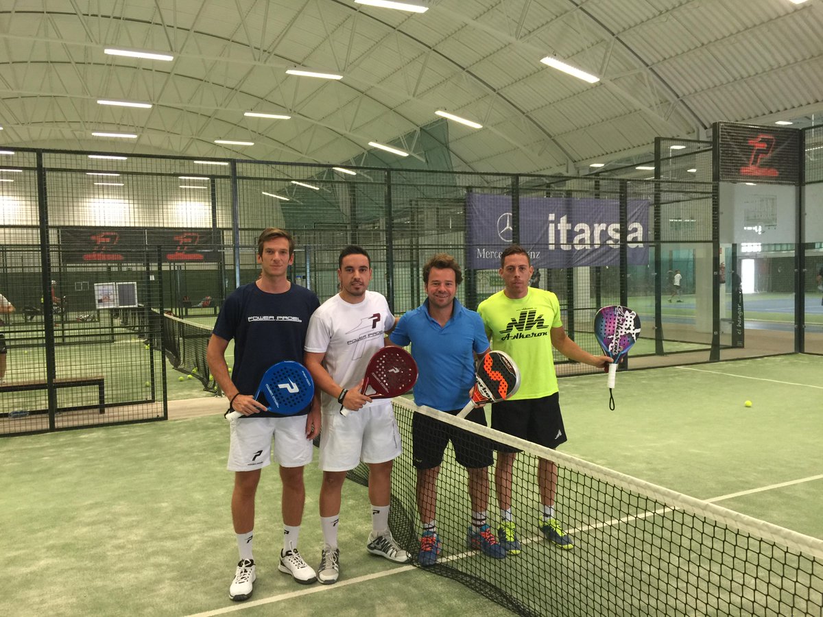 powerpadelPWP's tweet photo. El partido está a punto de comenzar!! @powerpadelPWP 
#JavierBeloqui  @pablo_neria VS #MatíasBáez #GustavoSarmiento http://t.co/zJB783VkRb