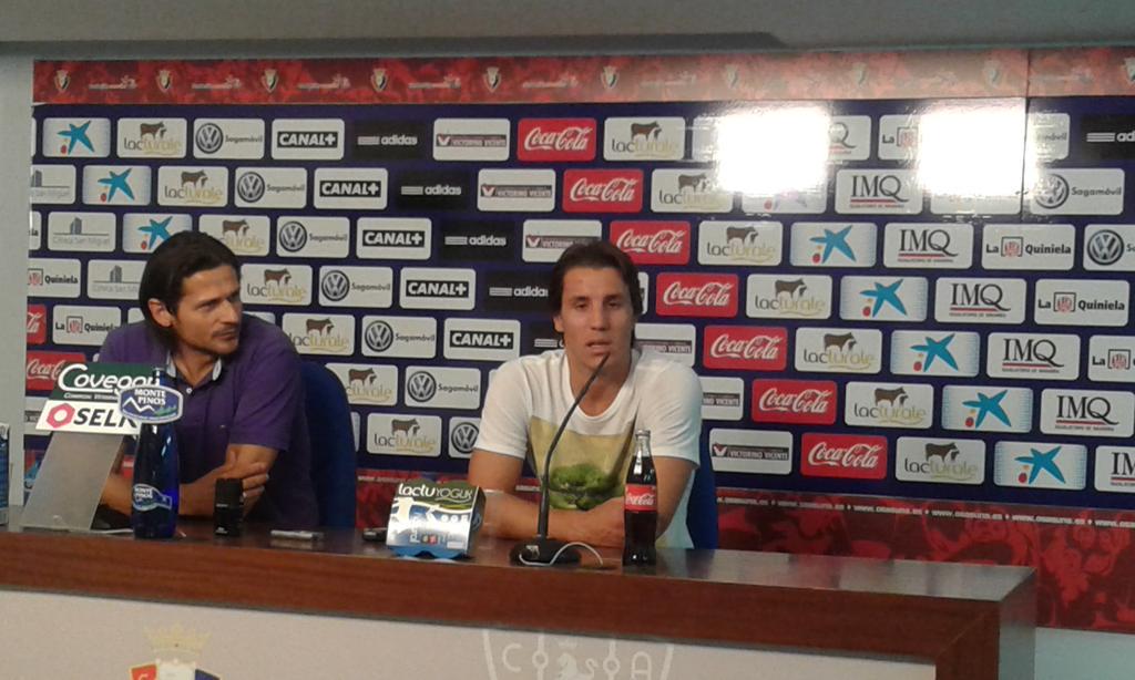 CarruselNavarra's tweet photo. Presentación en El Sadar del nuevo centrocampista de #Osasuna @cruz_adri10cj procedente del Racing de Ferrol http://t.co/ILvifDz2sg