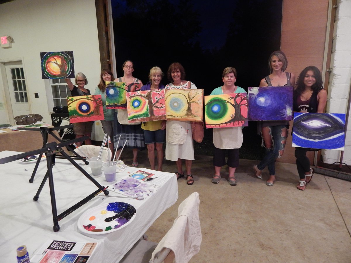 PaintMoment's tweet photo. Another amazing and energetic workshop last night ~ http://t.co/B5kboGOplK