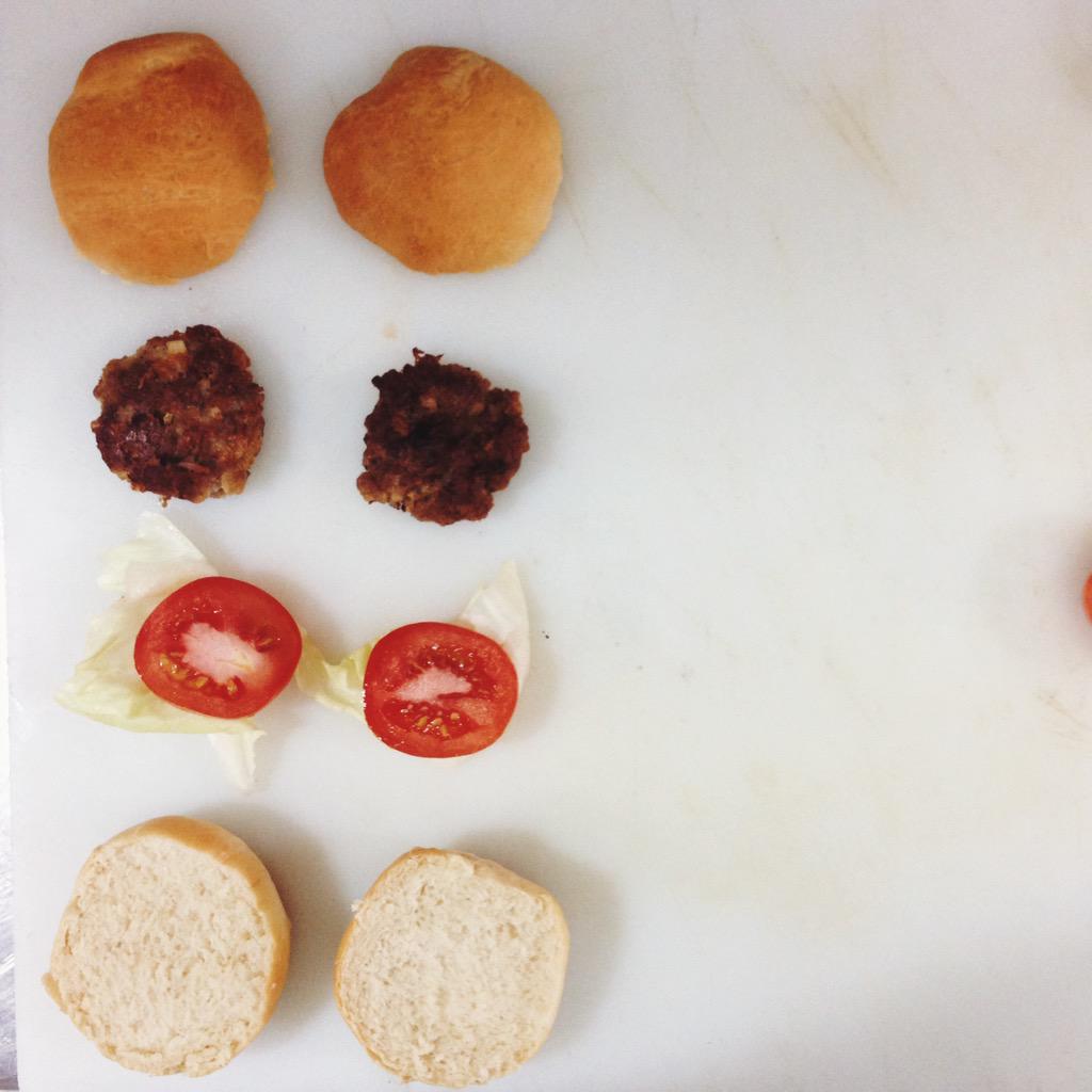 keithdiazx's tweet photo. Anatomy of a burger #primlab http://t.co/jf4YND8koW