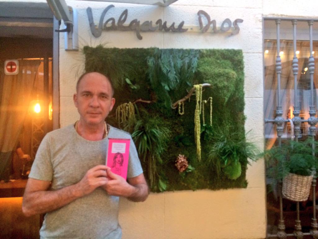 premiovalgame's tweet photo. El gran Darío Grandinetti apoya nuestros premios. Envía tu relato para formar parte de él. http://t.co/tekG9VSS6X