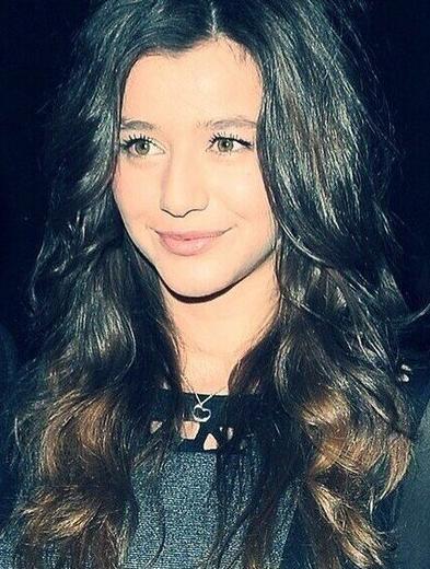 Massive happy birthday to the beautiful Queen Eleanor Calder    