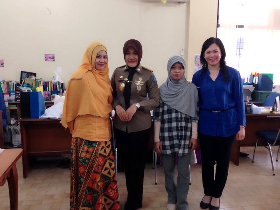 UtinDiahPitral1's tweet photo. bersama Kajur AB dan dosen polnep serta teman seperjuangan AN :) http://t.co/K9oLWIhGCL