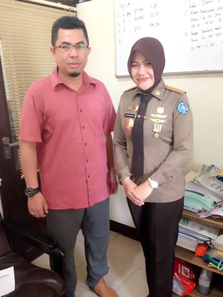 UtinDiahPitral1's tweet photo. bersama Kajur AB dan dosen polnep serta teman seperjuangan AN :) http://t.co/K9oLWIhGCL
